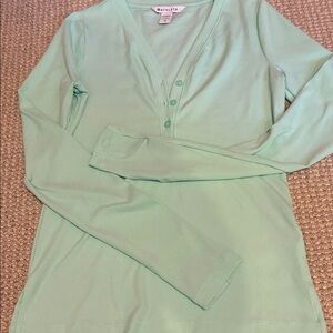 Like New - Athleta XS Mint Color Ribbed Pull Over V-Neck Top.